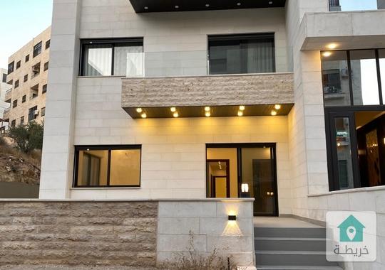 شقق للبيع في تلاع العلي ماتوفر ٤ شقق شبه ارضي و ارضي و ثالث مع روف 