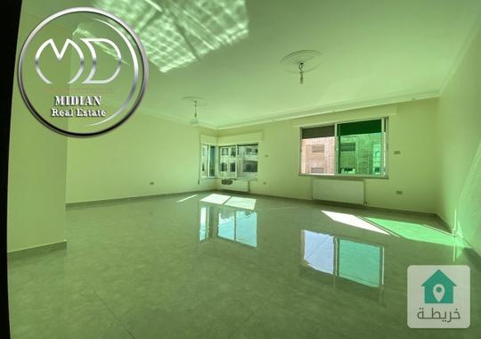 شقة فارغة للايجار الرابية مساحة 190م طابق ثاني تشطيبات و ديكورات سوبر ديلوكس اطلالة جميلة