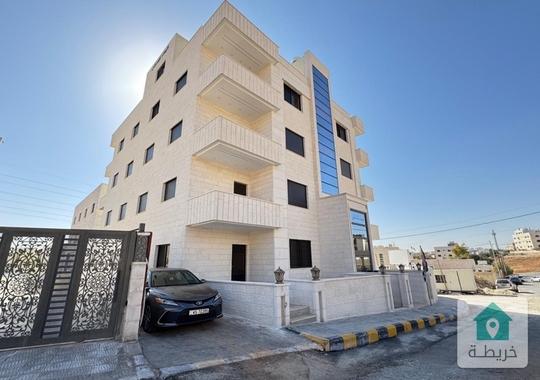 افخم شقة ١٦٠ م في البنيات للبيع ، شبه ارضي مع تراس وبسعر لقطة في من البنيات ، جانب مدارس الحصاد 