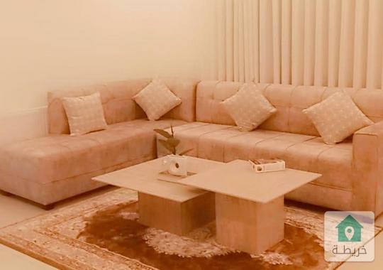 شقة مفروشة للايجار ام السماق مساحة 135م طابق ثاني تشطيبات و ديكورات فندقية فرش فاخر  
