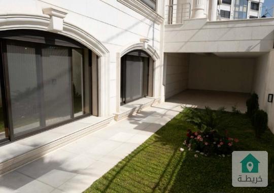 شقة شبه ارضي  واسعة جدا للبيع في الرابية 