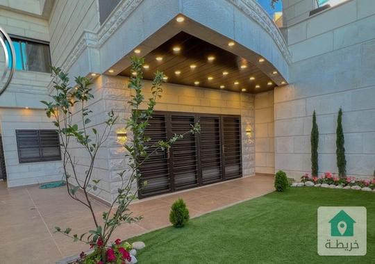 شقة شبه ارضي جديدة للبيع ام السماق قرب الستي مول مساحة 160م مع ترس و حديقة 120م تشطيبات ديكورات فاخر