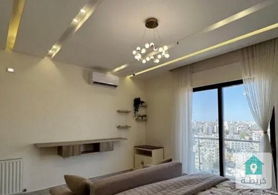 للبيع شقة مع رووف طريق المطار