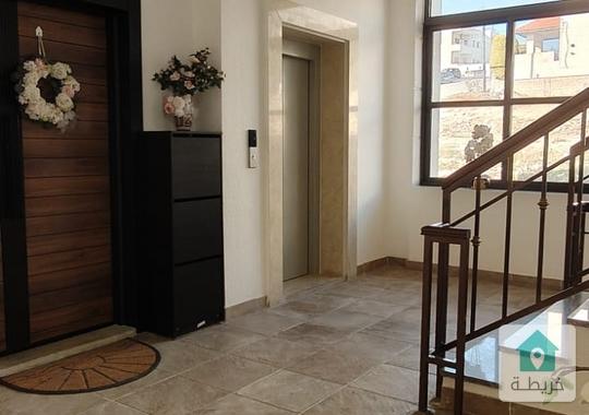 شقة فاخرة للبيع في البنيات مقابل جامعة البتراء بسعر مغري جدا 