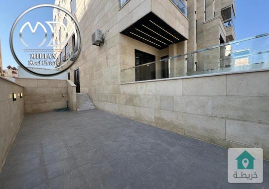 شقة ارضية جديدة للبيع حي الصحابة مساحة 185م مع ترس و حديقة 150م تشطيبات ديكورات فاخرة و بسعر مميز  