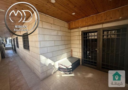 شقة ارضية للبيع خلدا مساحة 200م مع ترس 45م تشطيبات ديكورات سوبر ديلوكس بسعر مميز جدا