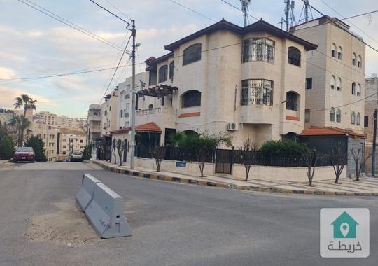 فيلا للبيع في دير غبار  