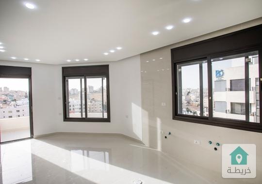 لللبيع شقة بسعر مغري طابق ثالث مع روف مساحة 180 م مع ترس 100 م تشطيب فاخر من المالك 