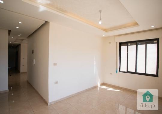 عرض مغري لاخر شقه في العماره و بسعر مغري شقه لم تسكن ثالث مع روف للبيع من المالك في ابو علندا الجديد