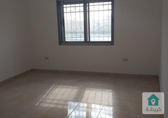 شقة ارضية للبيع في الرابية 