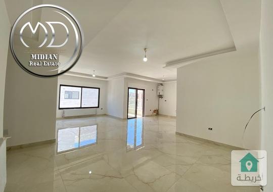 شقة شبه ارضي جديدة للبيع ام السماق مساحة 200م مع ترس و حديقة 200م تشطيبات ديكورات سوبر ديلوكس 