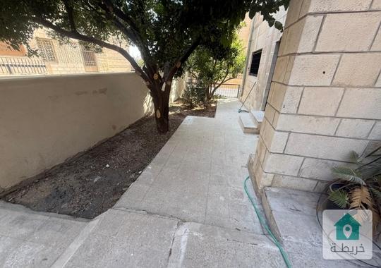 شقة غير مفروشه في الرابيه طابق ارضي مع حديقة للايجار 