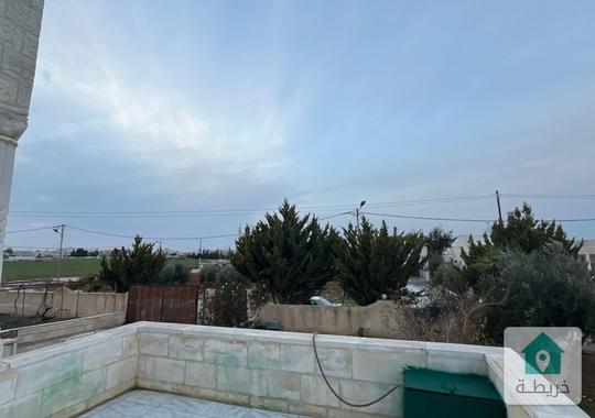 بيت مستقل للبيع على ارض ١٣٠٠ م مساحة البناء 500م