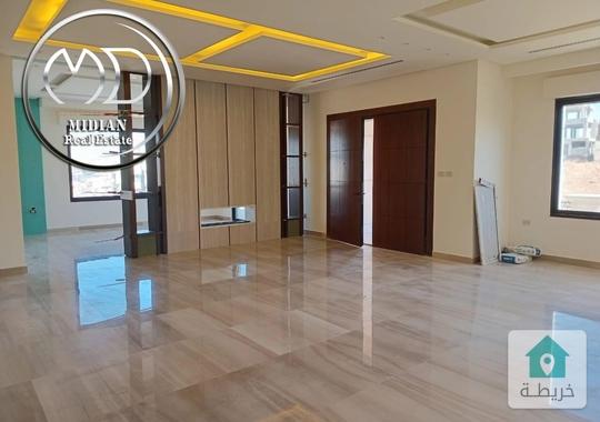 شبه فيلا فارغة للايجار في أجمل مناطق الظهير مساحة 310م 4 نوم تشطيبات ديكورات عصرية فاخرة اطلالة رائع