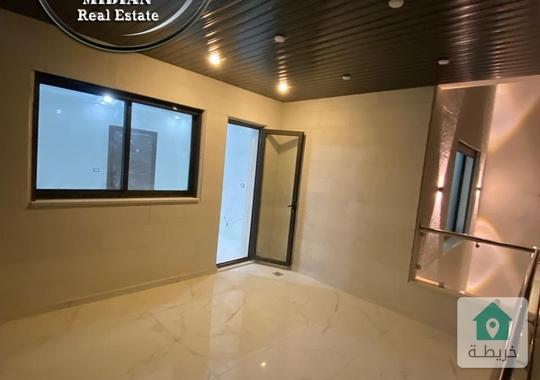 شقة دوبلكس طابق اخير مع روف للبيع الرابية مساحة 230م تشطيبات سوبر ديلوكس اطلالة جميلة بسعر مميز  