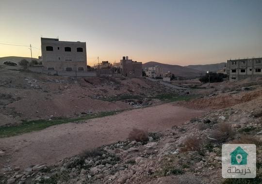 ارض للبيع على شارعين في الزرقاء السخنة  