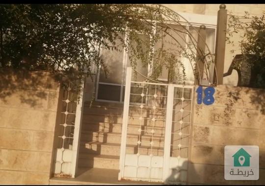 شقة أرضية مع اكتر من ترس خارجي للبيع مميزه ومشرقة بأعلى مناطق   الياسمين لتواصل مع المالك المباشره