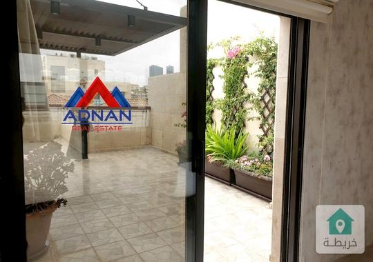 عبدون رووف مفروش فخم للإيجار مع تراسات مطلة على غرب عمان