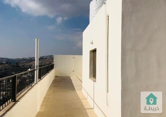 شقة طابق ثالث مع روف للبيع في الكرسي 