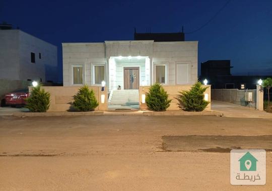 فيلا طابقين للبيع في جاوا قرب مسجد الجالودي 