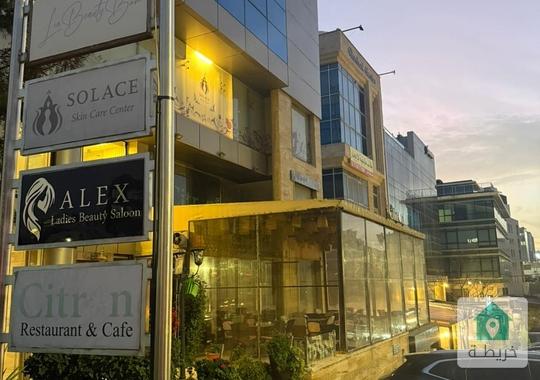 محل كافيه للإيجار في موقع مميز شارع مكة أحد أكثر الشوارع حيوية وانتشارا للمقاهي والمطاعم 