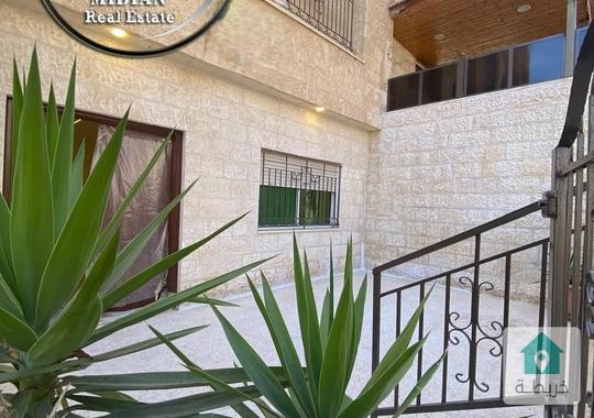 شقة ارضية للبيع الجاردنز مساحة 170م مع ترس و حديقة 250م تشطيبات و ديكورات فاخرة بسعر مميز جدا