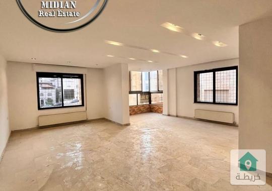 شقة فارغة للايجار دير غبار مساحة 160م طابق ثالث اطلالة جميلة بسعر مميز