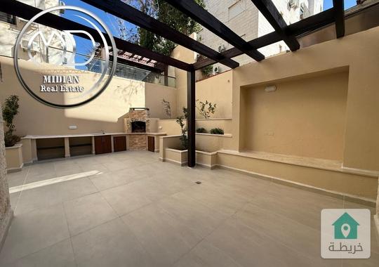 شقة شبه ارضي فارغة للايجار دير غبار مساحة 200م مع ترس و حديقة 200م تشطيبات و ديكورات فاخرة