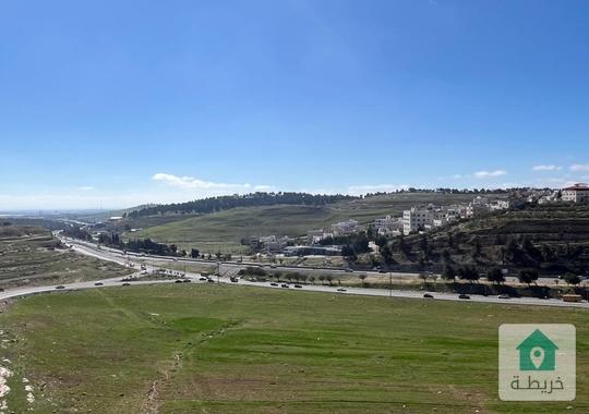 شقة على شارع الخدمات طريق المطار تشطيب فخم و اطلالة رائعة 