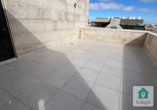 ثالث مع روف دوبلكس في اجمل مناطق حي الصحابة تشطيب فخم 