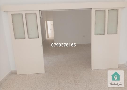 شقه ارضيه للايجار مع ترس حديقه كراج 