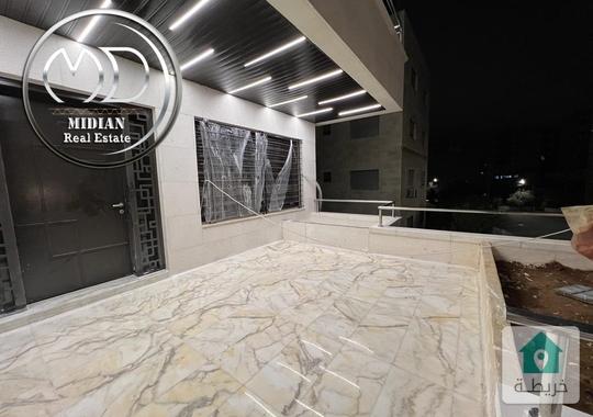 شقة أرضية جديدة للبيع خلدا العوجانية مساحة 235م مع ترس 85م تشطيبات و ديكورات سوبر ديلوكس بسعر مميز