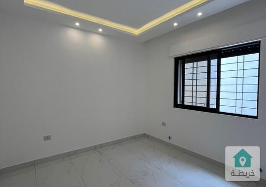 شقة تسوية ب 55 الف تشطيب جديد قرب جامعة البترا 