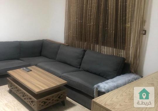 شقة مقسمة لستديوهان مفصولان للبيع في الجبيهة 