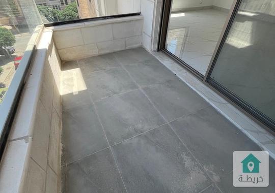 شقة للبيع ثالث مع روف في ضاحية الياسمين تشطيب فخم 