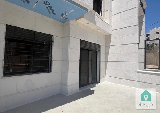 شقة ارضية مع ترس في مرج الحمام قرب دوار المرزوق تشطيب فخم للبيع