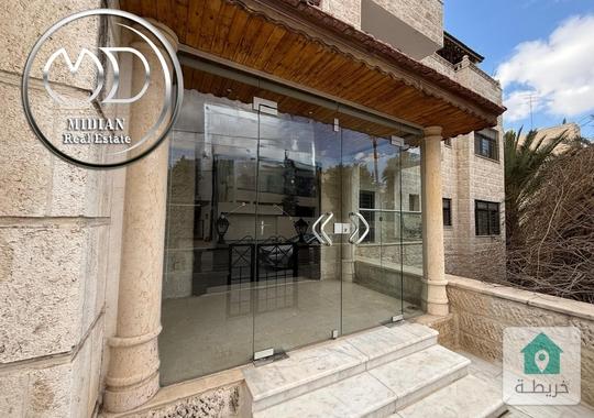 شقة أرضية فارغة للايجار عبدون مساحة 230م 4 نوم تشطيبات و ديكورات عصرية فاخرة تصلح للأجانب و الهيئات 