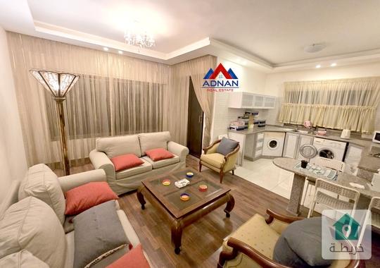 ام اذينة شقة مع رووف  دوبلكس  مفروشة للإيجار السنوي