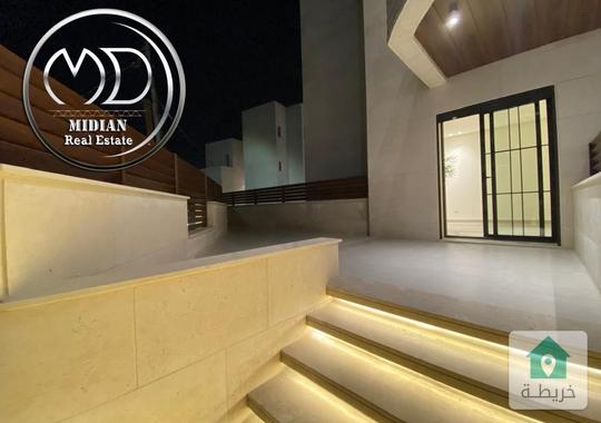 شقق شبه ارضي جديدة للبيع خلدا مساحة 230م 4 نوم مع تراسات تشطيبات ديكورات عصرية فاخرة اطلالة جميلة بأ