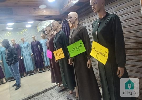 مبنى تجاري للبيع في سوق مخيم البقعة