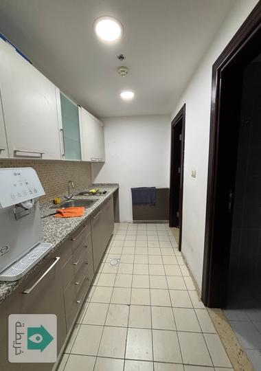 مكتب مميز جدا في منطقة السابع ما بين السابع والثامن في مجمع الحسيني بسعر مميز جدا للبيع او للايجار