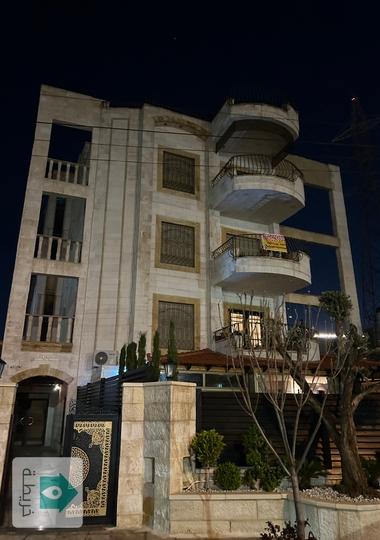 شقة طابقية فاخرة للبيع  دير غبار  خلف فندق Olive Tree  مساحة 301م