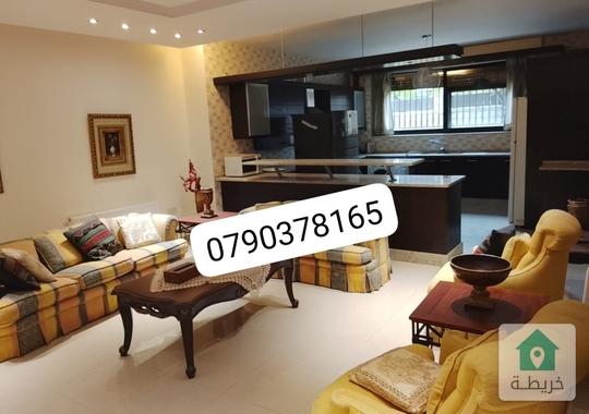 شقه للايجار فارغه أو مفروشه شارع مكه 