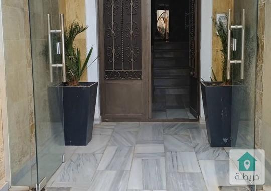 خلدا - للبيع شقه ط2 مساحه 150م + 35 م ترس