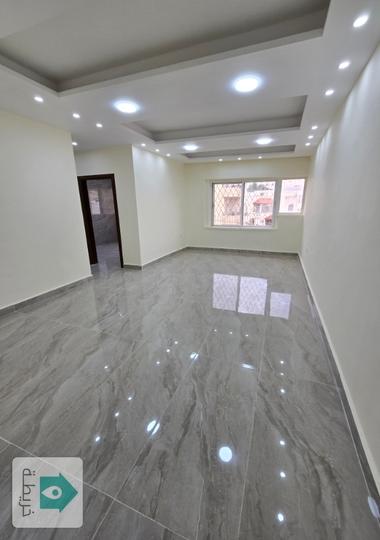 شقة للبيع في الجاردنز موقع سكني استثماري مجددة بالكامل بسعر مميز 