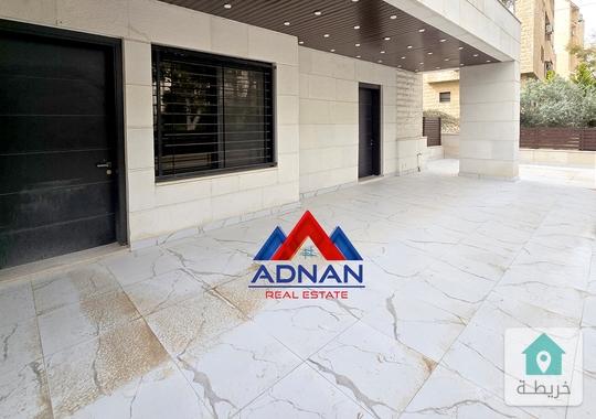 شقه ارضية جديدة مع تراس و مدخل خاص للإيجار الفارغ السنوي 4 نوم ارقى مناطق ضاحية امير راشد