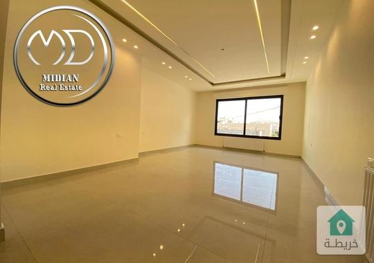 شقة دوبلكس طابق أخير مع روف للبيع الرابية مساحة 205م مع تراسات تشطيبات ديكورات سوبر ديلوكس اطلالة را