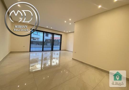 شقق أرضي وشبه أرضي جديدة للبيع الرابية مساحات 150م  170م مع تراسات و حدائق تشطيبات وديكورات فاخرة 