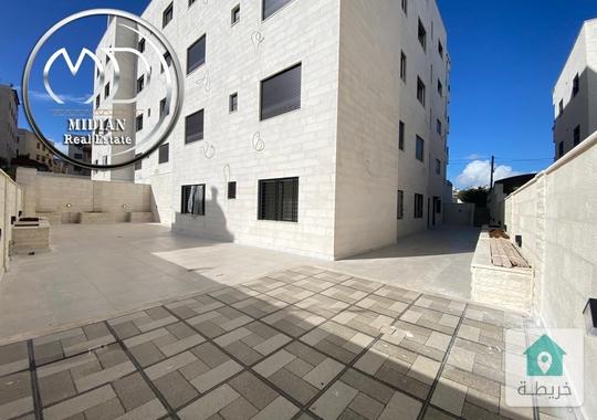 شقة شبه أرضي جديدة للبيع خلدا مساحة 265م 4 نوم مع ترس و حديقة 250م تشطيبات و ديكورات عصرية فاخرة