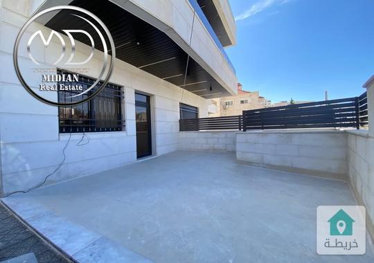 شقة ارضية جديدة للبيع تلاع العلي مساحة 210م مع ترس و حديقة 140م تشطيبات ديكورات عصرية فاخرة بسعر ممي